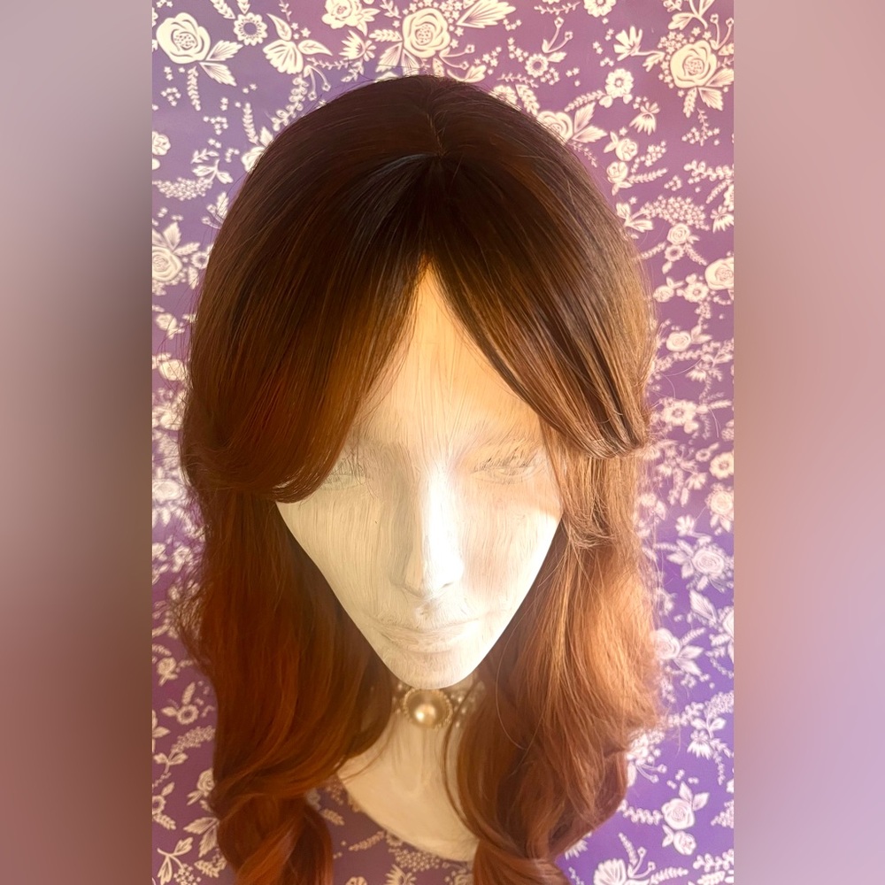 24” long synthetic wig - Picture 3 of 5
